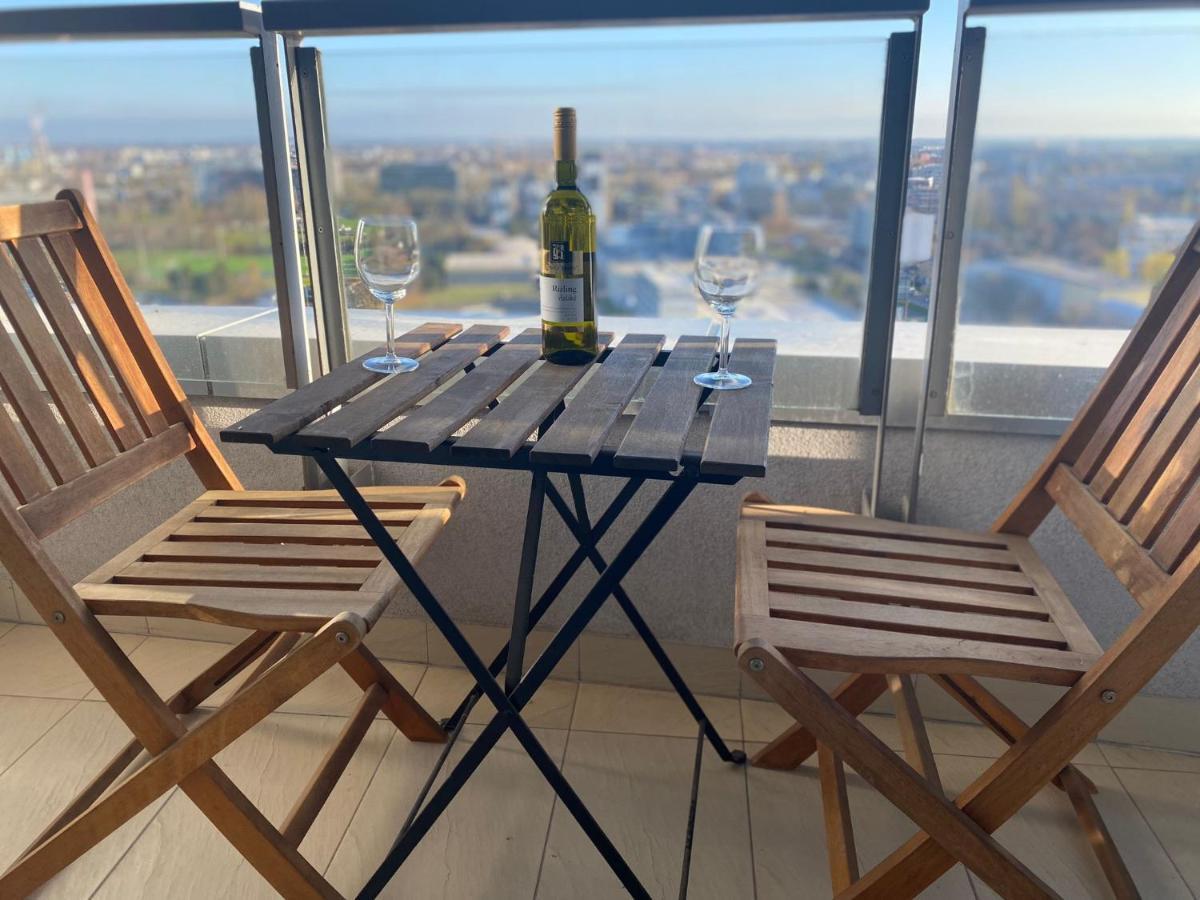 Fantastic View From The 20Th Floor Apartment Bratislava Exterior photo